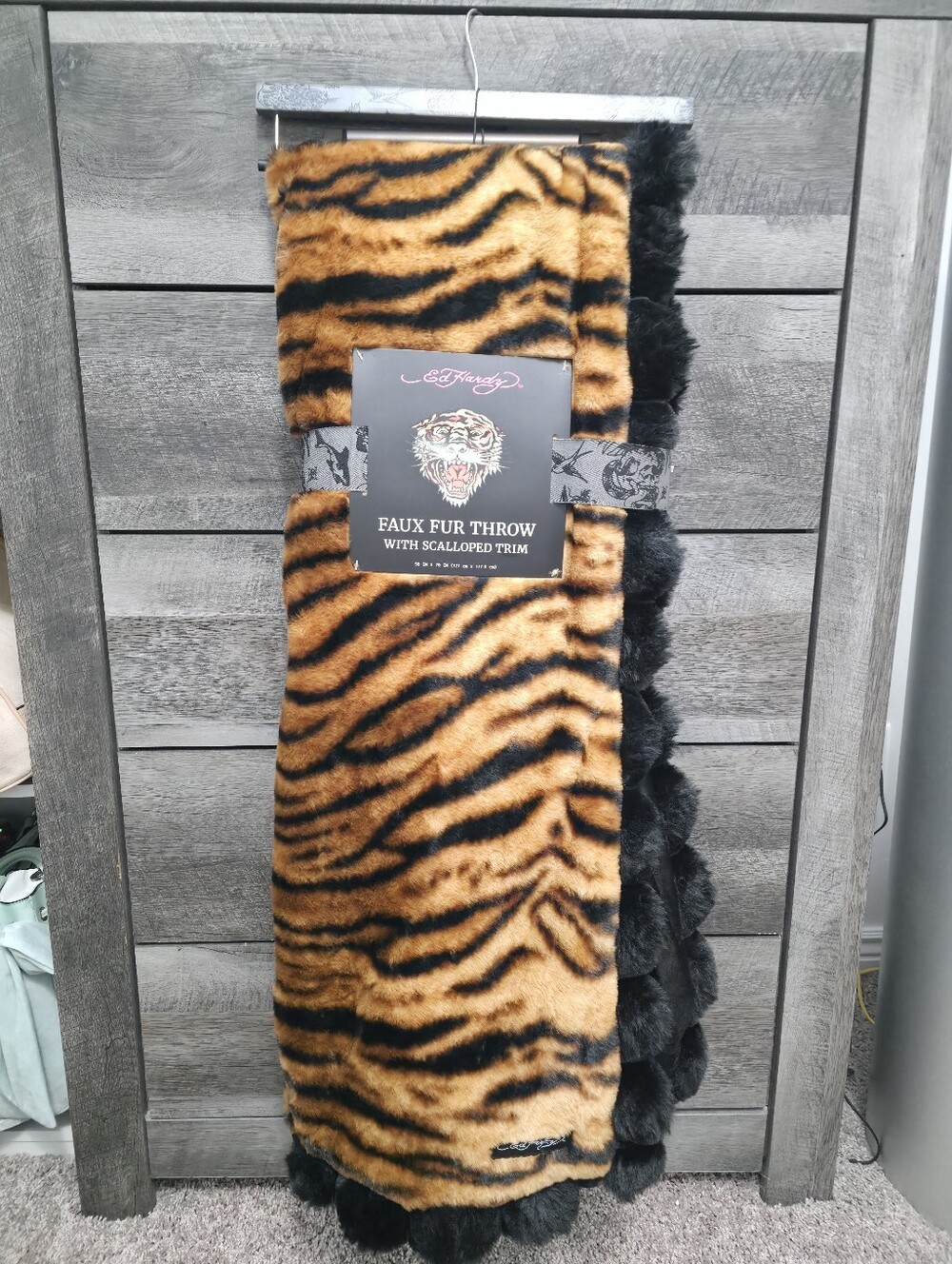 Ed Hardy Plush Faux Fur SnowTiger Throw Blanket Viral New - Picture 3 of 6